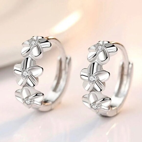 NNWT Flower Huggie Hoop Earrings S925 Sterling Silver Cubic Zirconia - Picture 4 of 9